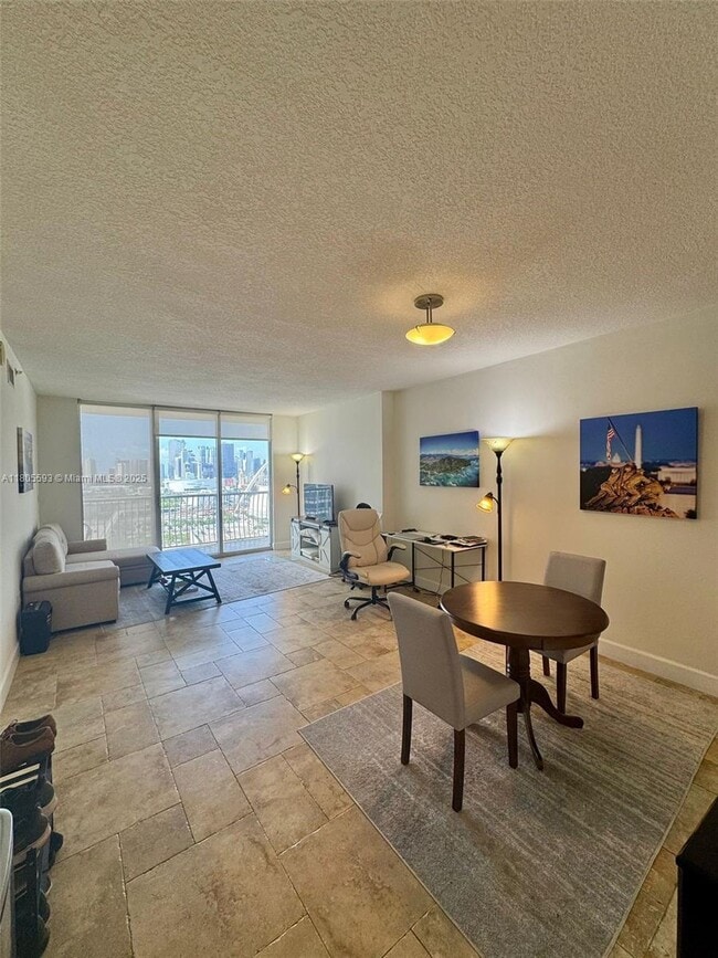 Building Photo - 1750 N Bayshore Dr