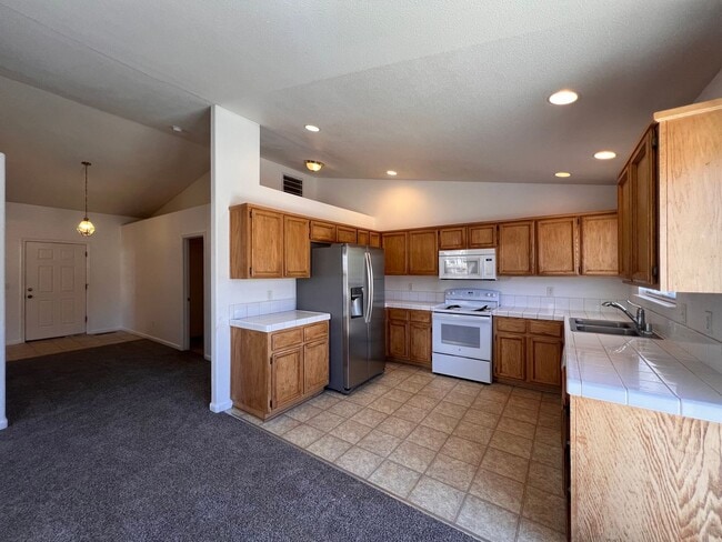 Building Photo - 3 bedroom Fernley home in Donner Trails, F...