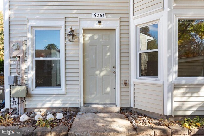 Building Photo - 6061 Deer Hill Ct