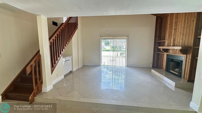 Foto del edificio - 4039 Coral Springs Dr