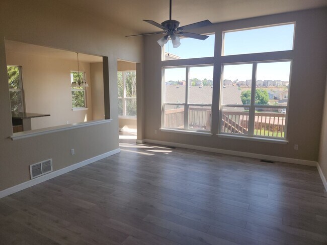 Foto del edificio - 8179 Meadowcrest Dr