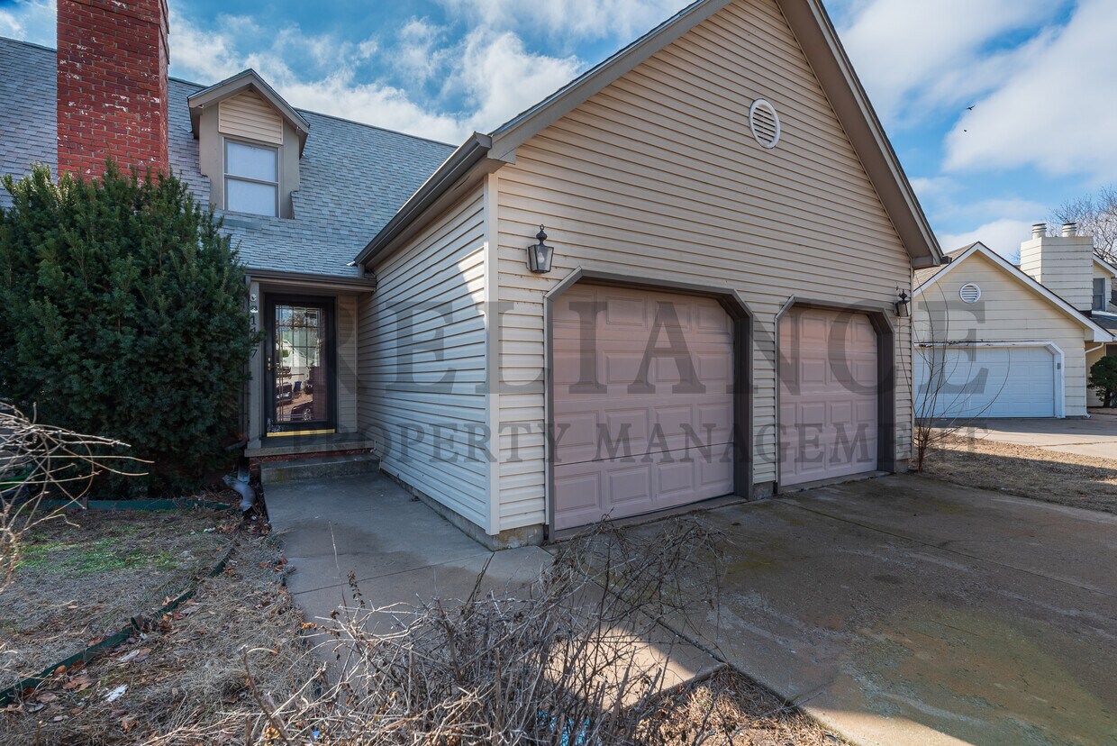 Primary Photo - 1417 S Goebel Cir