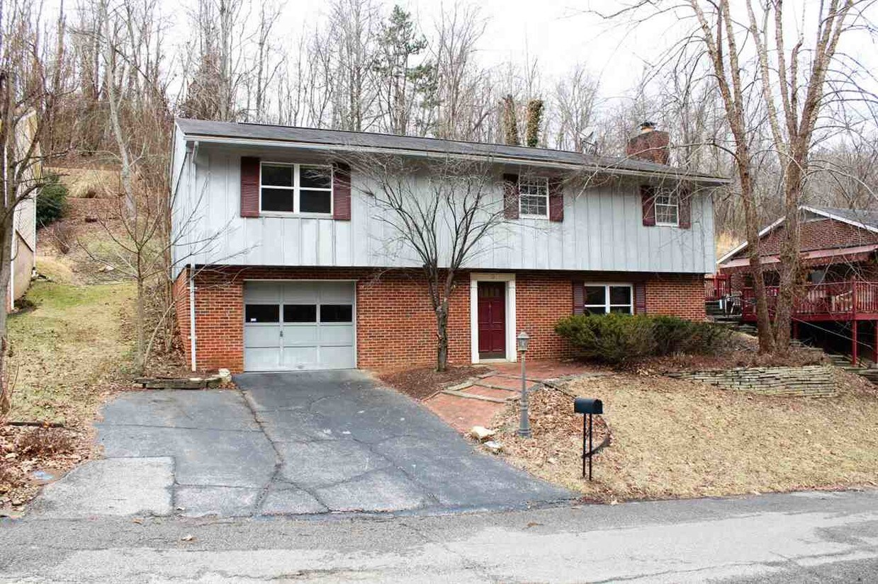 102 Belmont Dr, Huntington, WV 25705 House Rental in Huntington, WV