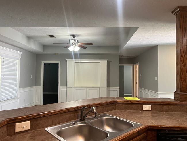 Building Photo - 49 Gold Meadow Loop