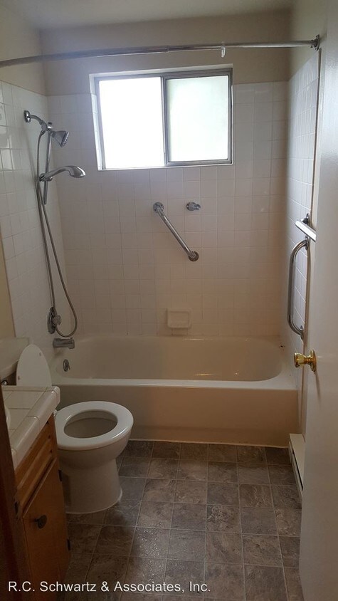 Foto del edificio - 2917-2917 E Rockwell Ave