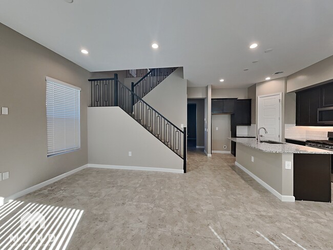 Foto del edificio - 4839 E Village Dr