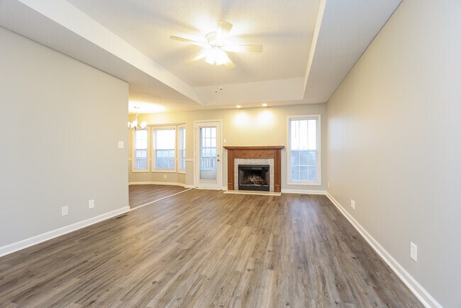 Foto del edificio - Charming 3 Bedroom with Fenced-In Backyard!