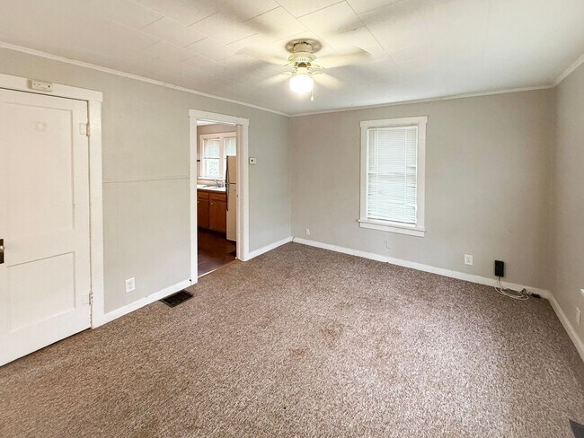 Foto del edificio - 2 Bed 1 Bath Single Family Home