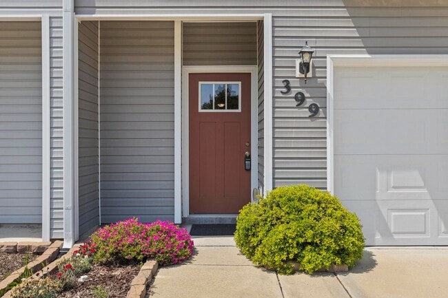 Building Photo - Holly Ridge Townhouse For Rent!