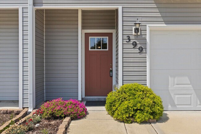 Foto del edificio - Holly Ridge Townhouse For Rent!
