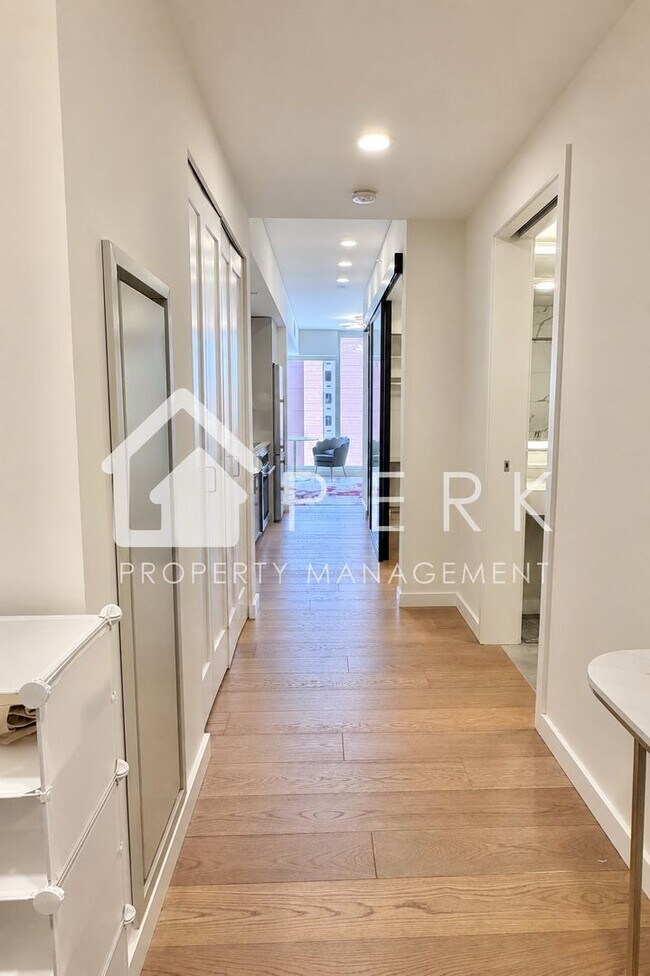 Foto del edificio - Modern 1 Bed, 1 Bath Condo at Koda