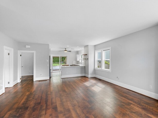 Building Photo - 9831 N Edison St