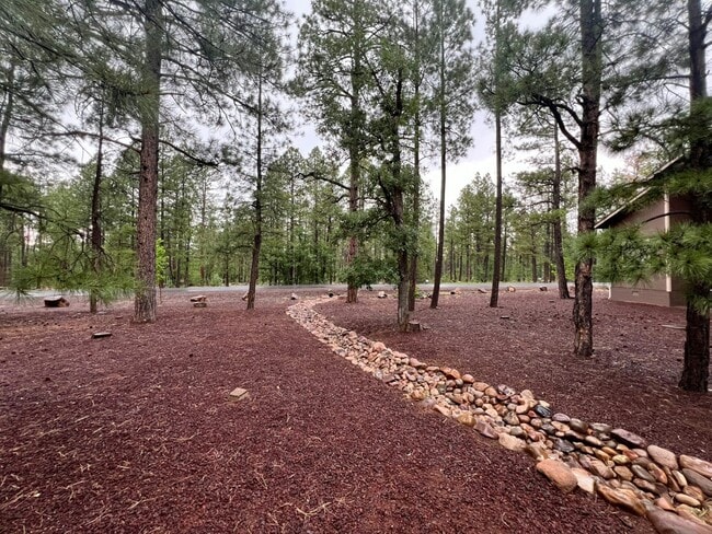 Building Photo - 2702 Juniper Cir