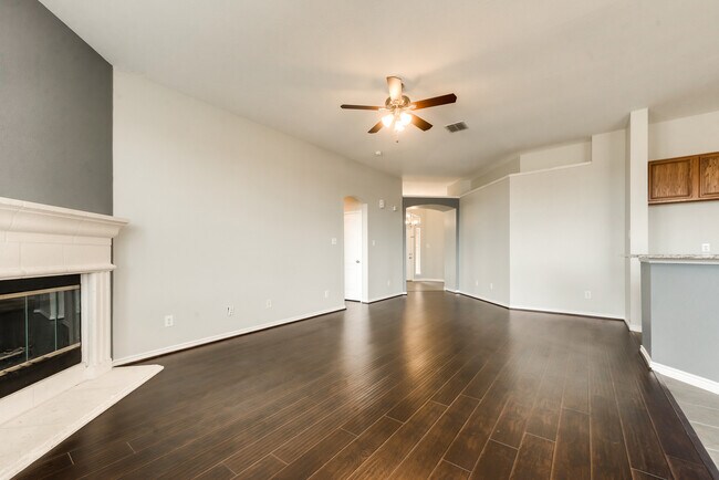 Foto del edificio - MOVE IN READY -- KELLER ISD