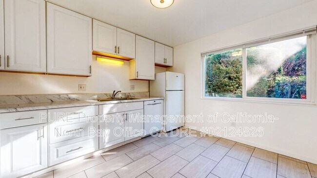 Foto del edificio - 144 Brush Creek Rd