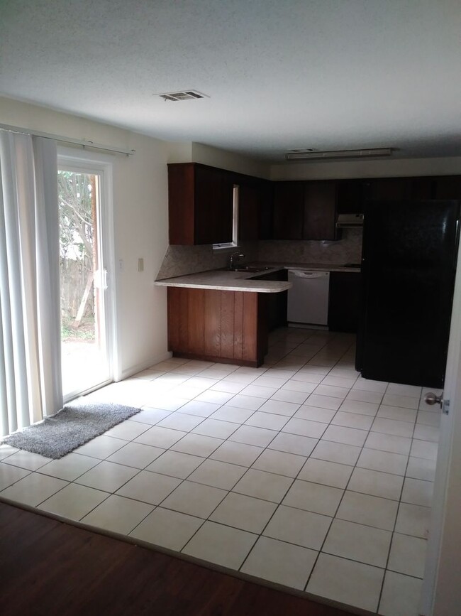 Foto del edificio - 2 Bed, 1.5 Bath, 2 Car Garage