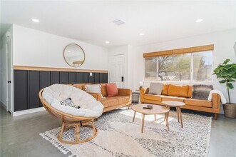 Building Photo - 61660 Valley View Dr