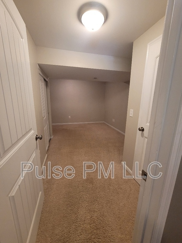Building Photo - 1212 E Henry Clay Ave