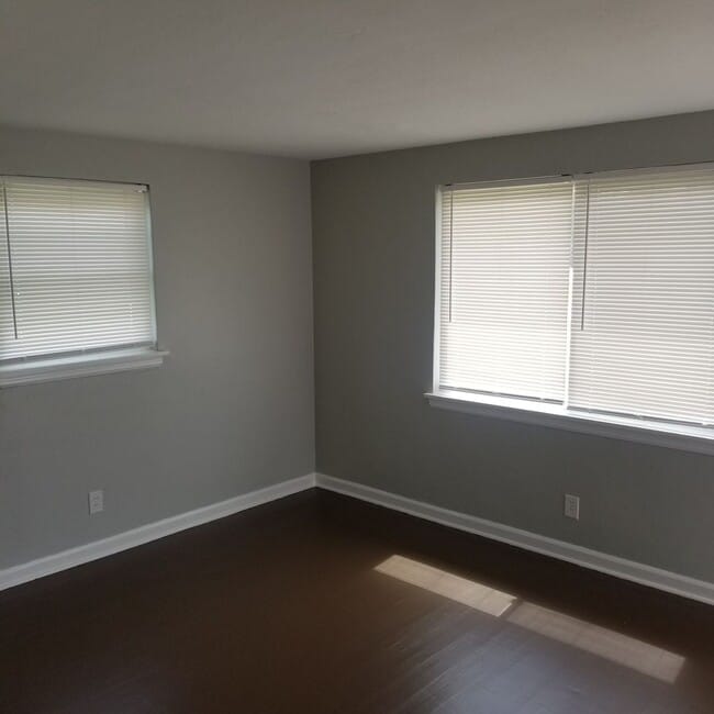 Building Photo - Cozy One Bedroom