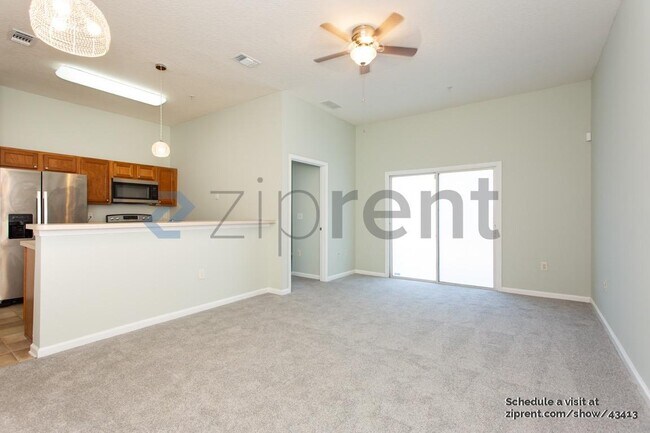 Foto del edificio - 7920 Merrill Rd