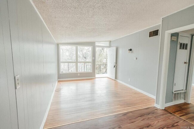 Building Photo - 419 Sierra Madre Dr