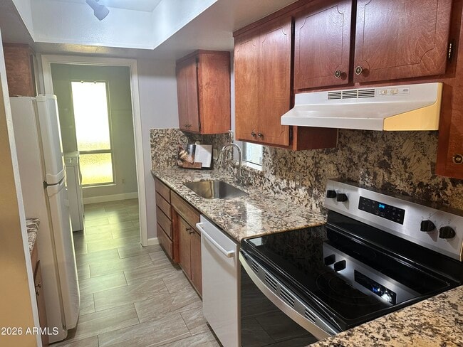 Building Photo - 5208 S Hazelton Ln