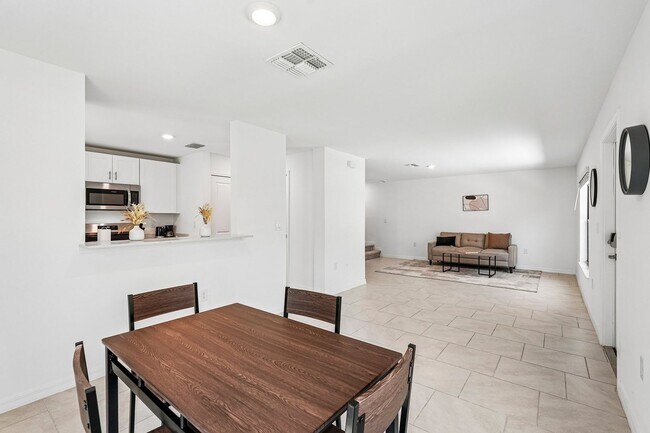Foto del edificio - Love Where You Live—for Less. New Lower Rates + Two Months FREE!