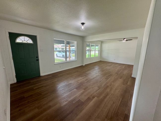 Building Photo - 629 Melrose St