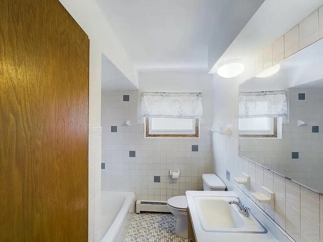 Building Photo - 5948 W 79th St