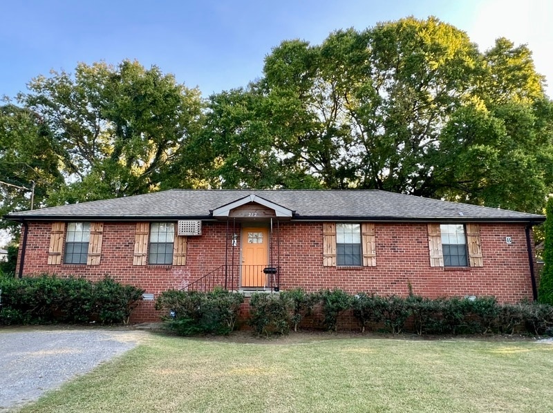 Foto principal - 212 Ewing Dr