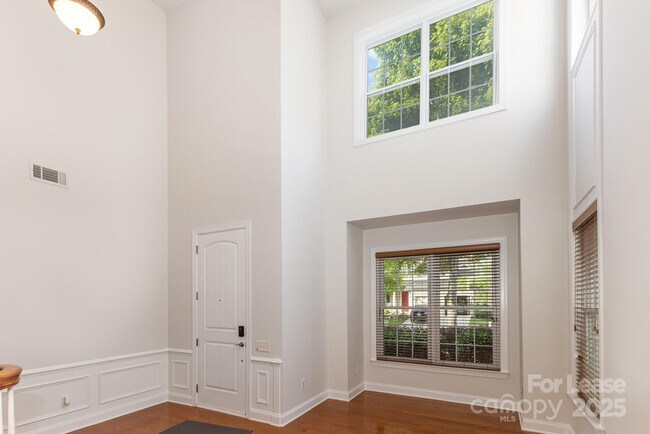 Building Photo - 9429 Ridgeforest Dr