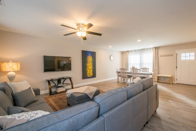 Foto del edificio - 19 Zanes Cove Rd