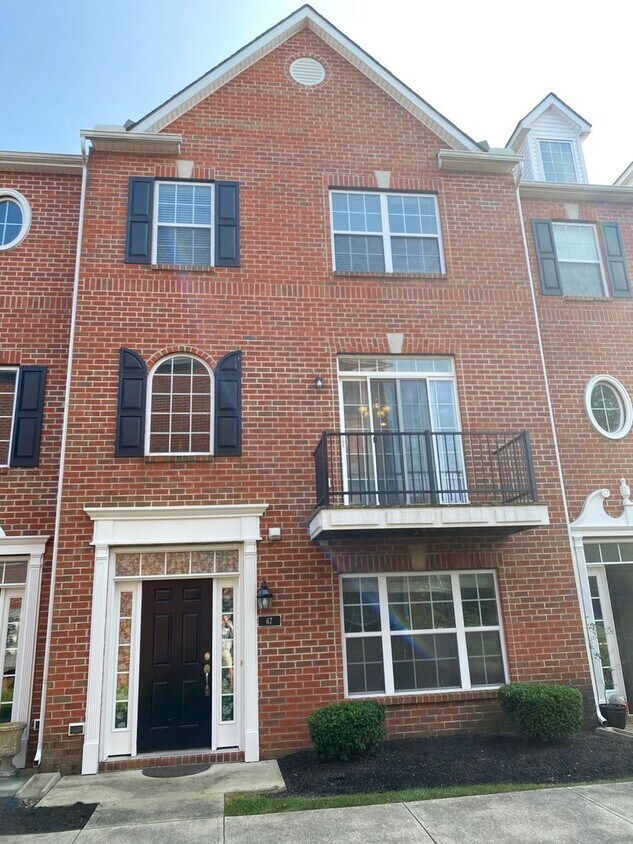 Primary Photo - 3 Bedroom Apartment for Rent