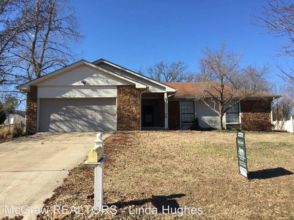 3 br, 2 bath House 1021 N Douglas Dr House for Rent in Claremore, OK