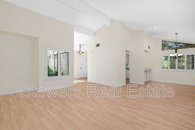 Building Photo - 2232 Oneida Cir