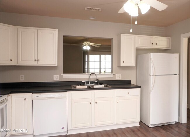Building Photo - 4204 Brook Creek Ln