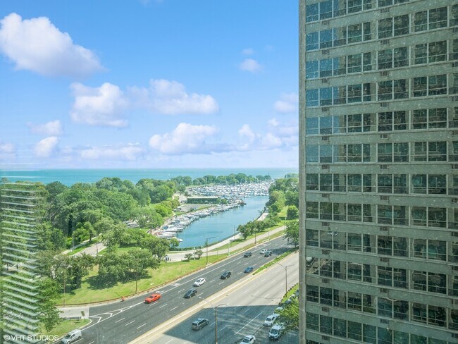 Foto del edificio - 3600 N Lake Shore Dr