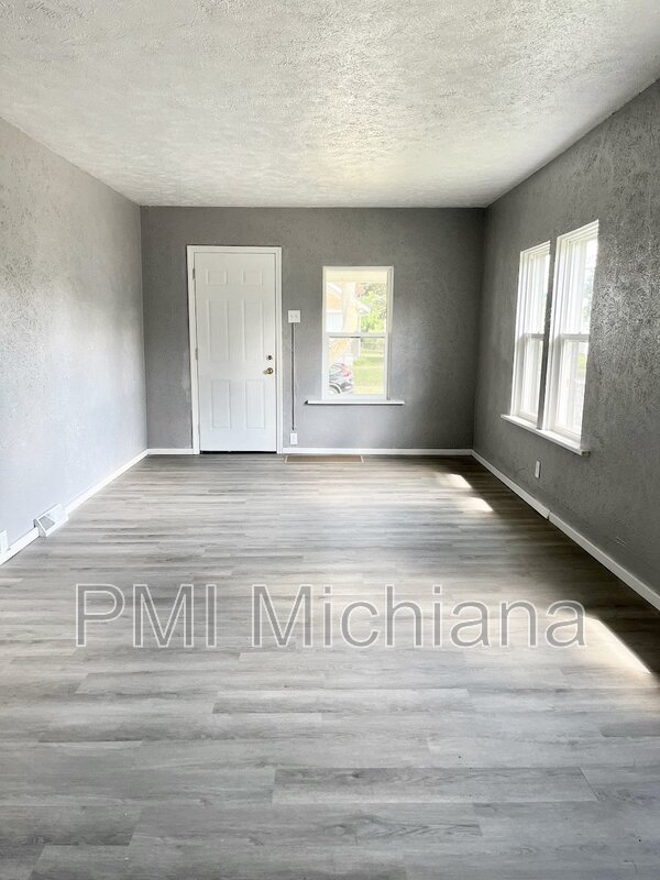 Foto del edificio - 1418 E Bowman St