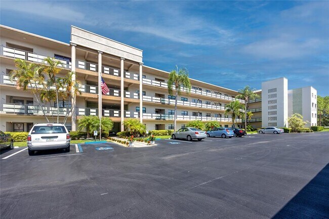 Foto del edificio - 6080 80th St N