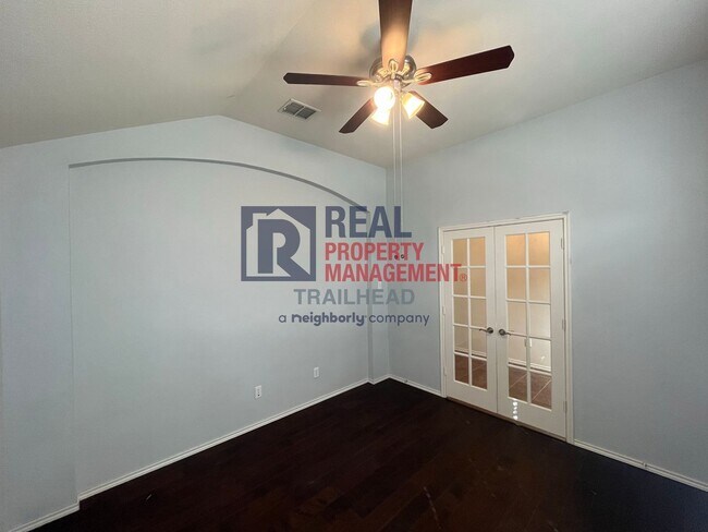 Building Photo - Spacious Single Story Home in a Great Loca...