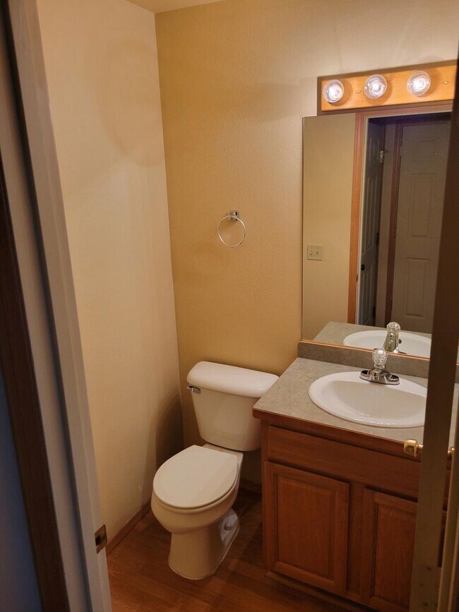 Foto del edificio - 3 Bedroom, 2.5 Bathroom Townhouse: Month- Month Lease