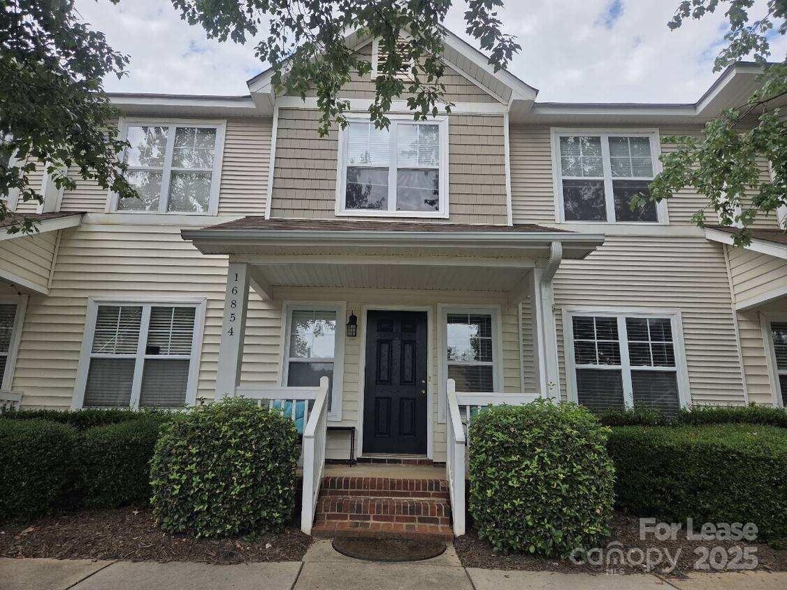 Foto principal - 16854 Bridgeton Ln
