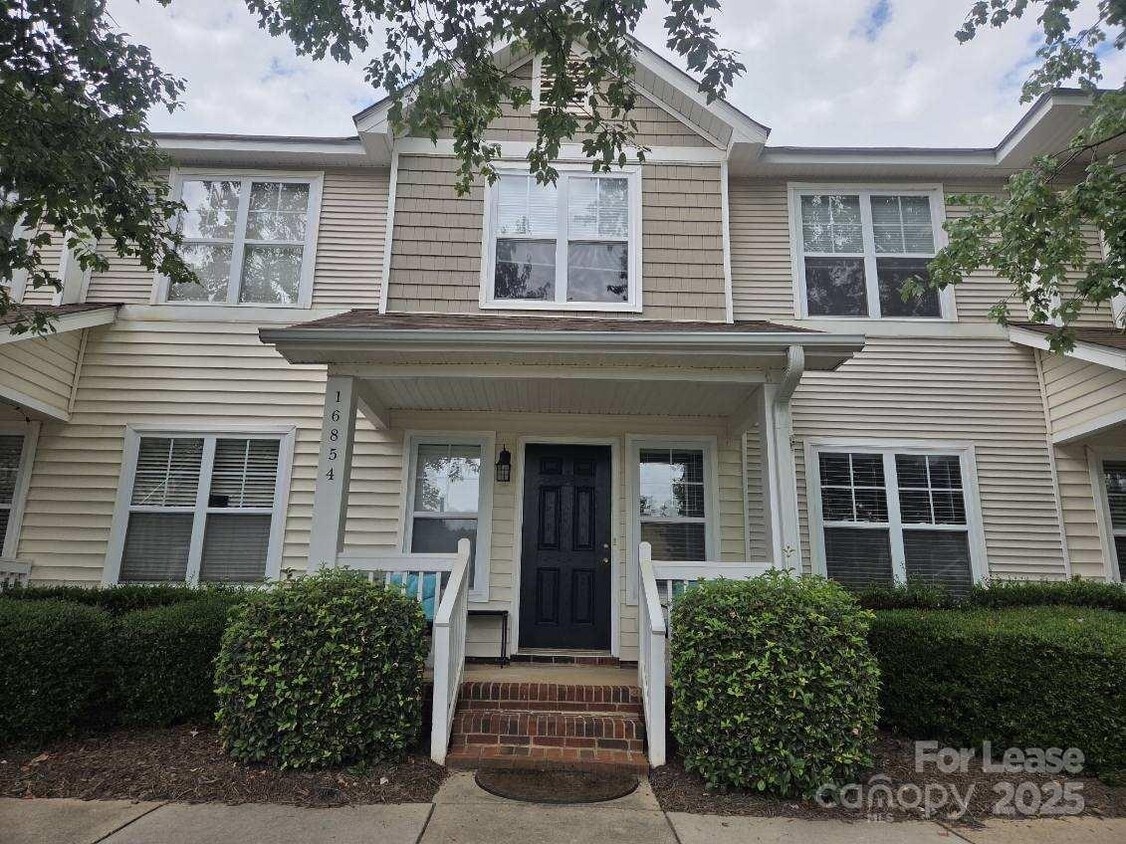 Primary Photo - 16854 Bridgeton Ln