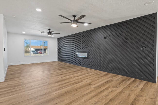 Foto del edificio - 2166 E Greenway Dr