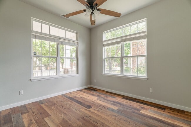 Building Photo - Fabulous & Spacious 4 Bedroom home in Har-Ber Meadows w/bonus room!