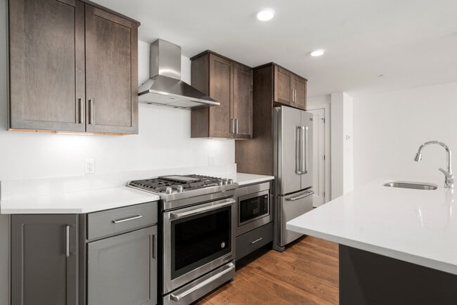 Building Photo - 34 Hichborn St