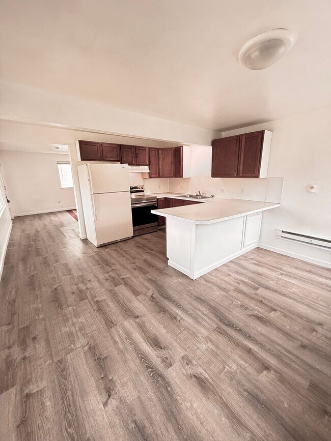 Foto del edificio - 313 N. "E"