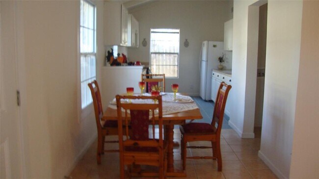 Foto del edificio - 18311 Redbud Ln