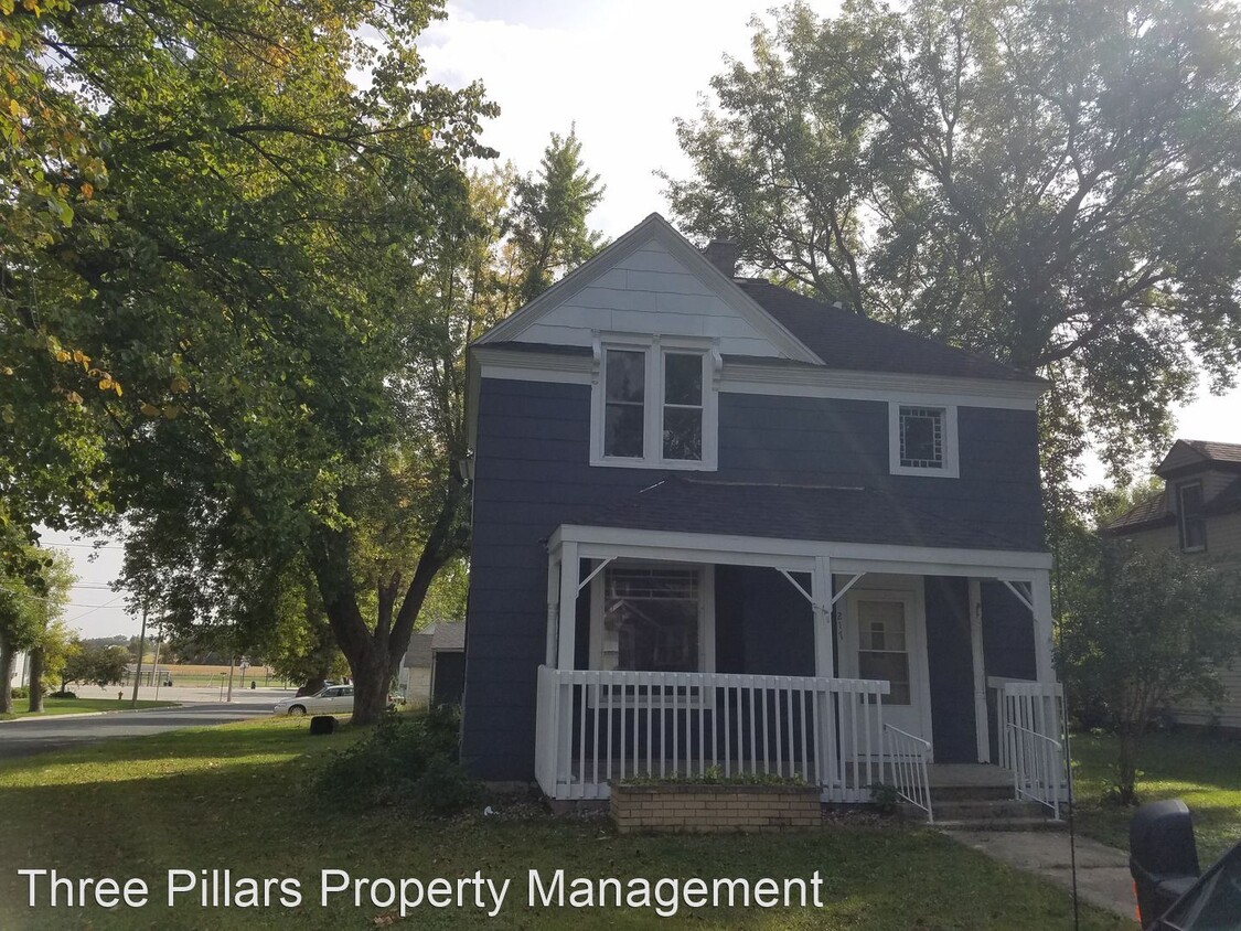 Foto principal - 3 br, 1 bath House - 217 1st St. SE
