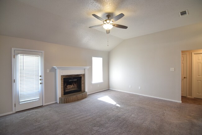 Foto del edificio - 3302 Rainforest Ln